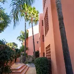 49 Comfortable 2-bedroom Garden Close To דירה