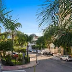 49 Comfortable 2-bedroom Garden Close To