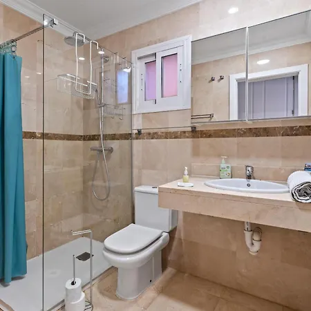 Apartment 49 Comfortable 2-bedroom Garden Close To