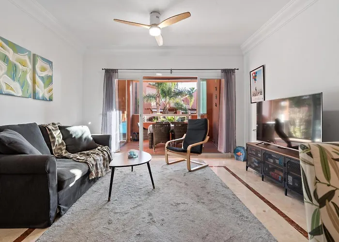 Apartamento 49 Comfortable 2-bedroom Garden Close To *